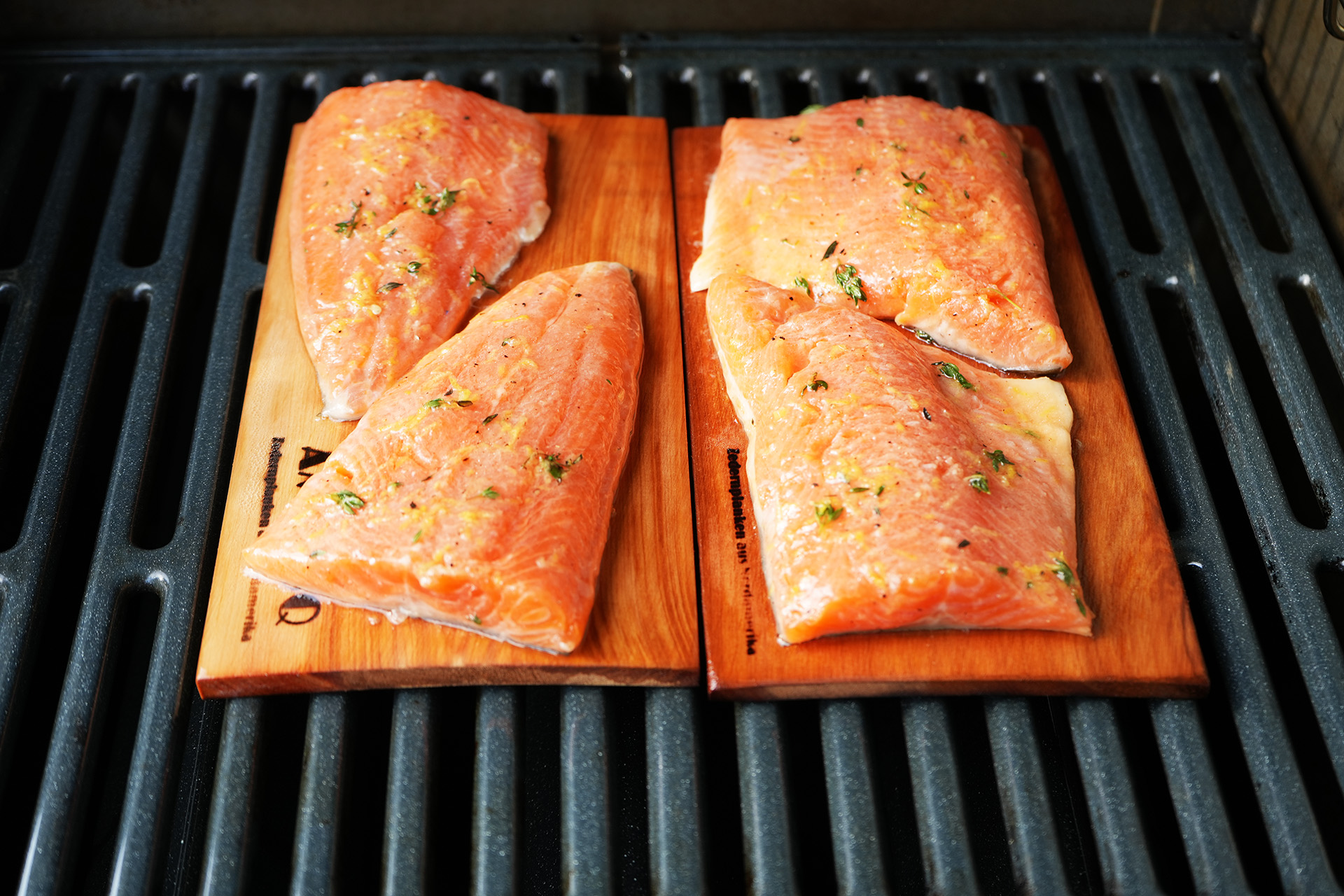 Bachsaibling auf dem Gasgrill
